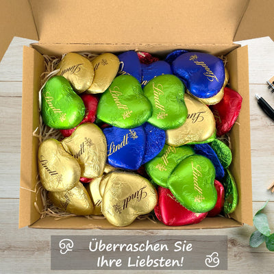 Genusslebenbox mit 900g bunten Lindt Herzen Vollmilch im zufälligen Farben - voller Schokoladengenuss